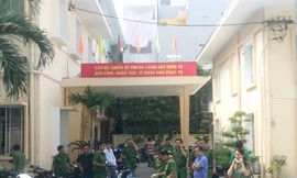 Khám nghiệm chiếc xe tang vật trong vụ sát hại các hiệp sĩ