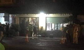 Công an đang khám nghiệm hiện trường, khám nghiệm tử thi. Ảnh: Zing