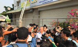 Ông Nguyễn Phúc, Giám đốc Công ty cổ phần 577 - chủ đầu tư chung cư trả lời trong cuộc họp báo. Ảnh: Dân trí