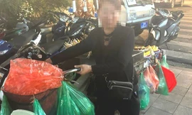Sự thật về clip người bán hàng rong ở bờ hồ Gươm bị tố 'ăn vạ' để đòi tiền