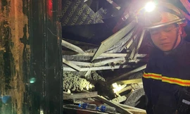 VIDEO cảnh sát cứu hộ đưa công nhân mắc kẹt trong vụ sập giàn giáo tại Hà Nội