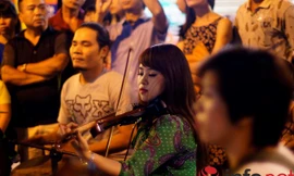 "Người đẹp Violin" khuấy đảo phố cổ Hà Nội