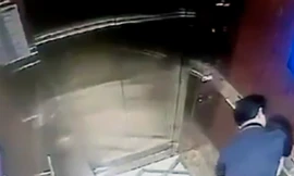 Bé gái bị ông Linh ôm ghì trong thang máy