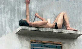 Nhiều người ngáo đá có hành vi lạ. Ảnh minh họa