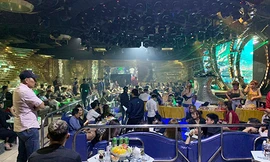 Tiếp viên quán bar đâm chết đồng nghiệp vì chia tiền bo không đều