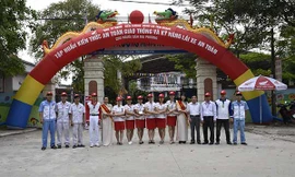 Giám đốc cùng nhân viên cửa hàng Head Tiến Cường chuẩn bị đón khách tới tham dự chương trình