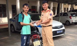 Tuấn Anh nhận được số tiền đóng viện phí cho ông bị đánh rơi