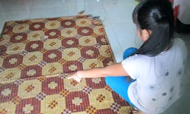 Nơi ông Phằng nằm để 3 cháu nhỏ đấm lưng