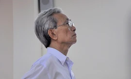 Bị cáo Nguyễn Khắc Thủy tại phiên tòa sơ thẩm: Ảnh: NLĐ