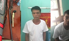 Hai nghi can dùng súng bắn ba người trọng thương ra đầu thú