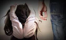 Khởi tố, bắt kẻ nhiều lần hiếp dâm và dọa giết con gái ruột 10 tuổi