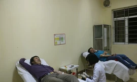 2 người đàn ông vượt 200km trong đêm để cứu người