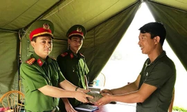 Công an huyện Hoa Lư trả lại tài sản giá trị cho anh Dương Văn Trường