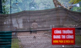 Người Hà Nội vượt rào vào công trường công viên tập thể dục