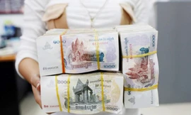 Lén mang bao tiền 1 tỷ đồng qua biên giới