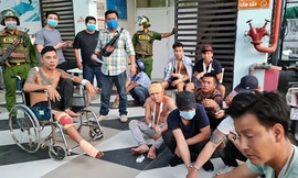 Nhóm người từ Bình Dương sau khi bị chặn đánh tại TP Long Xuyên