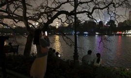 Hồ Gươm đẹp mờ ảo khi tắt hết đèn điện trong Giờ Trái đất