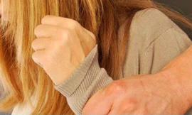 Mẹ bán trinh con gái 13 tuổi cho bác sĩ tại Hà Nội