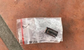 Vỏ đạn được phát hiện ở bụi cây khu vực hiện trường. Ảnh: Người lao động