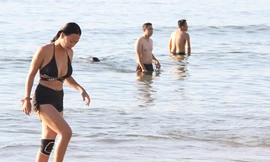 Mở biển được 4 ngày, Đà Nẵng lại cấm tắm vì dịch căng thẳng