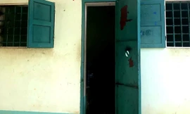 Nhà tạm giữ Công an huyện Đắk To, buồng tạm giam số 2, nơi 4 bị can đang cùng tạm giam đã dùng lưỡi cưa sắt, cắt khung sắt ô thông gió rồi bỏ trốn.