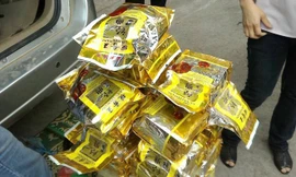 Kiểm tra lốp dự phòng, cảnh sát phát hiện 30 kg ma túy đựng trong các túi chè