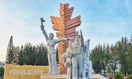 Tượng đài Đồng Khởi