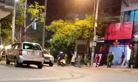 Lực lượng chức năng khám xét nhà riêng một đối tượng tại phường Đức Xuân, TP Bắc Kạn vào tối 19/1