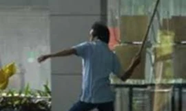 Con rể dùng khúc cây đánh chết bố vợ