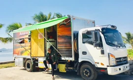 Ông bố ở Hà Nội chi tiền tỷ làm nhà di động, đưa vợ con đi phượt