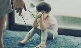 Khởi tố mẹ kế đánh con chồng với hơn 20 vết bầm trên cơ thể