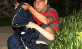 Lấy trộm quần của đôi tình nhân đang ân ái, phạm tội gì?