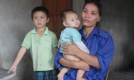 Chị Nhung vô cùng hối hận về hành động đẩy con trai vào đống lửa