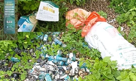 Sản phẩm ghi 'Hải Sen' vứt thành đống, đốt cháy nham nhở gần nhà 'TikToker Hải Sen' vừa bị bắt