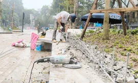 Hà Nội: 'Gọt, sửa' bê tông vườn hoa Hàng Đậu sau khi được góp ý