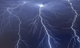 Hơn 1.000 cú sét đánh xuống Bắc Bộ trong đêm qua