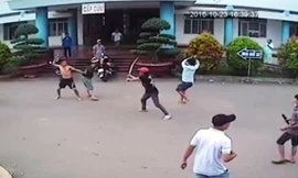 Hỗn chiến bằng mã tấu, 4 người trọng thương