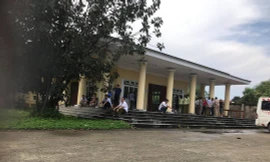 Người thân của nạn nhân tập trung rất đông tại bệnh viện