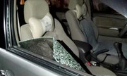 Đập kính ôtô lấy trộm 100 triệu đồng