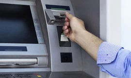 Nhặt được thẻ tín dụng của bạn ngoại quốc, rút trộm 300 triệu đồng