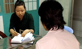 PV đang tiếp xúc một học viên tại Trung tâm điều dưỡng và cai nghiện ma túy Thanh Đa (Q.Bình Thạnh, TP.HCM) - Ảnh: Đàm Huy