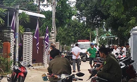 Cảnh sát phong tỏa căn nhà nơi phát hiện hai mẹ con bị sát hại ở Khánh Hòa