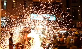 Chợ pháo hoa lớn nhất TP HCM nhộn nhịp ngày giáp Tết