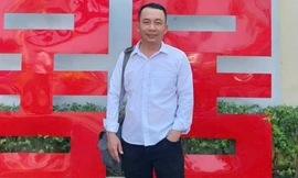 Anh thợ chụp ảnh dũng cảm cứu một phụ nữ đuối nước