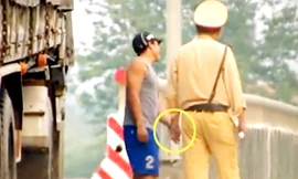 Bắt một trung úy CSGT nhận hối lộ