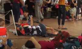 Du khách vật vã tại các khu vui chơi ở Hà Nội