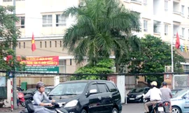 Khu Nhà công vụ Hoàng Cầu có 2 tòa nhà với 80 căn hộ, được đưa vào sử dụng từ năm 1999, thuộc quyền quản lý của Văn phòng Chính phủ. Từ ngày 31/12/2013, Thủ tướng ký quyết định bàn giao cho Cục Quản lý nhà thuộc Bộ Xây dựng quản lý. Ảnh: Minh Minh