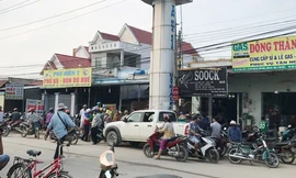 Công an khám nghiệm hiện trường quán nhậu nơi chủ quán chết trong đêm