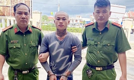 Công an áp giải hung thủ từ Đồng Nai về Bình Thuận để điều tra