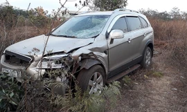 Chiếc ôtô bị hư hỏng phần đầu 